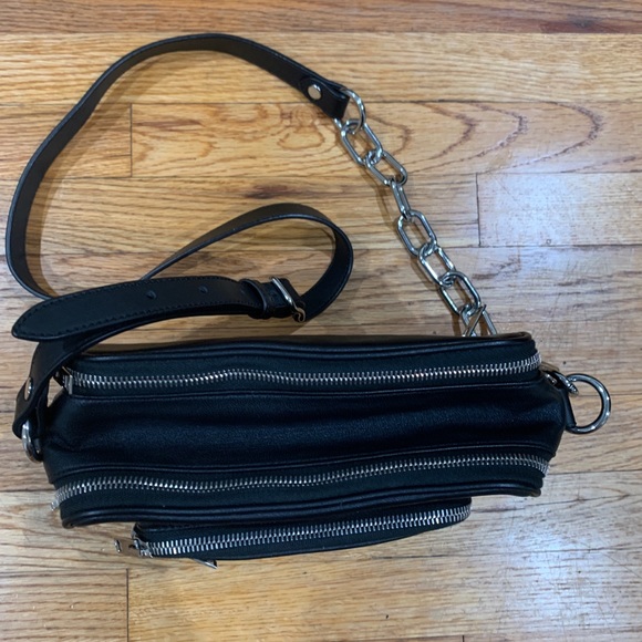 ALEXANDER WANG BLACK CROSSBODY LEATHER BAG WITH SILVER CHAIN AND DETAILS - Picture 2 of 9